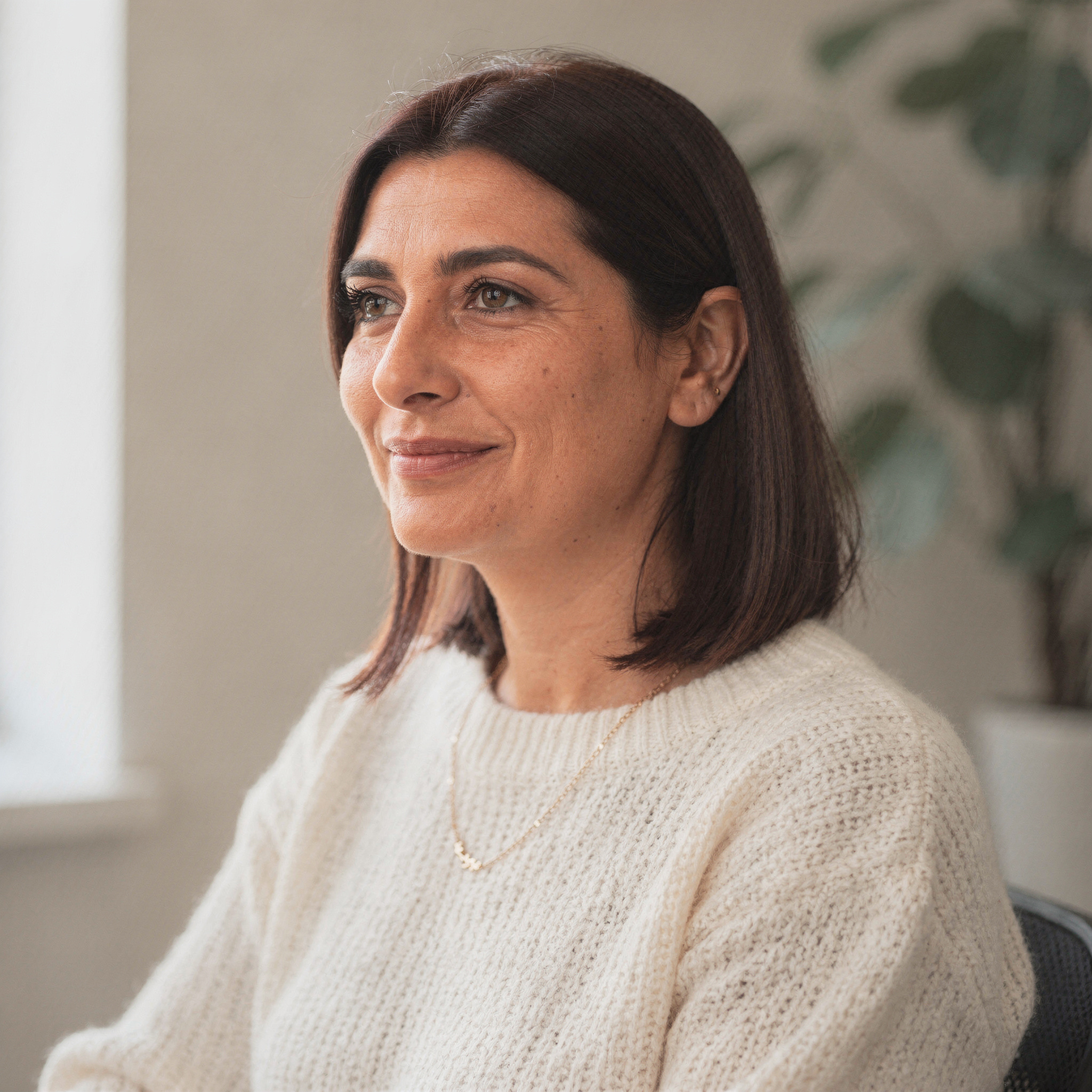Ayşe Tanır otuz beş yaşında İK müdürü yumuşak tebessüm avatar portresi